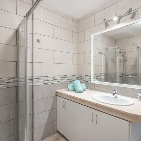 Apartman Atlantis 3 One Bedroom, Sea Front *