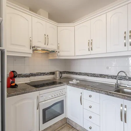 Atlantis 3 One Bedroom, Sea Front Apartman