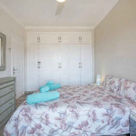Atlantis 3 One Bedroom, Sea Front Apartman *