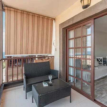 Atlantis 3 One Bedroom, Sea Front Apartman
