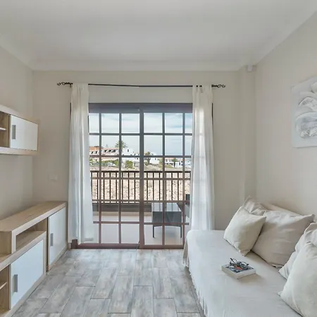 Atlantis 3 One Bedroom, Sea Front Apartman